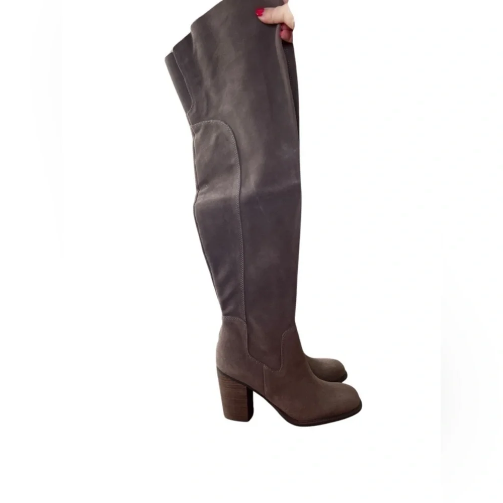 NIB Kelsi Dagger Brooklyn Women’s Logan Taupe Over the Knee Boots in size 9.5